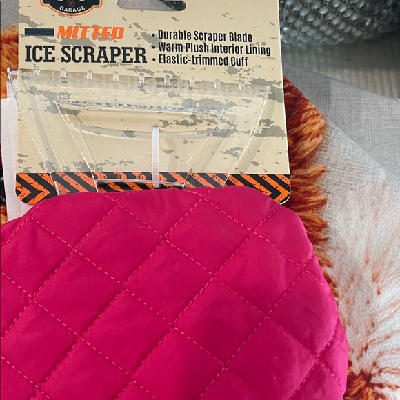 Pink Quilted Mitted Ice Scraper - Picture 1 of 5